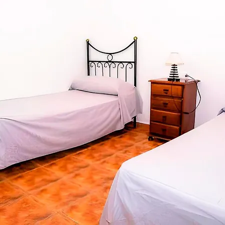Con Piscina Compartida Y Jardin Privado Cadix