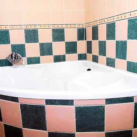 Con Piscina Compartida Y Jardin Privado *